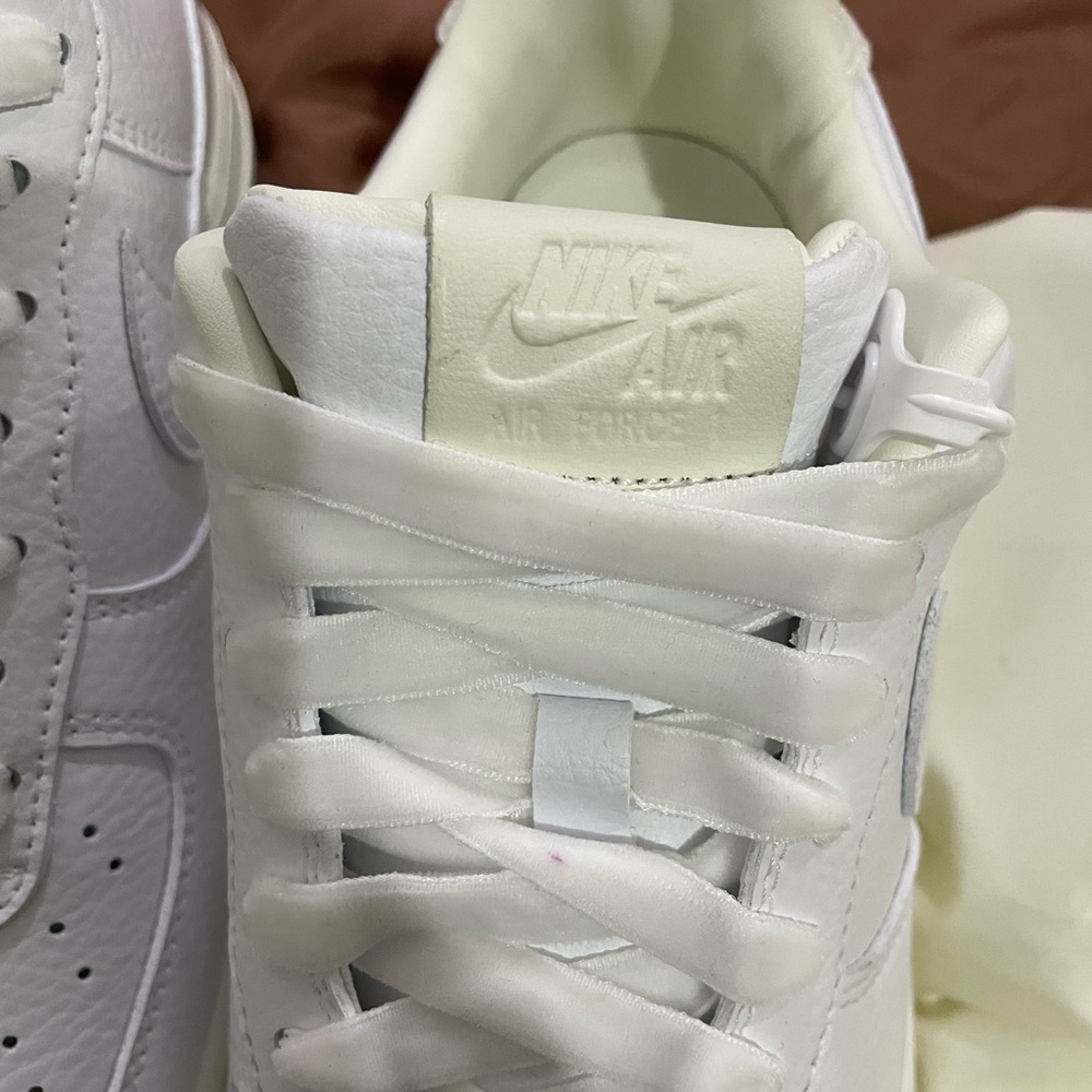 White Women's Low-Top Sneakers with Pink Heel Accent - Picture 2 of 9